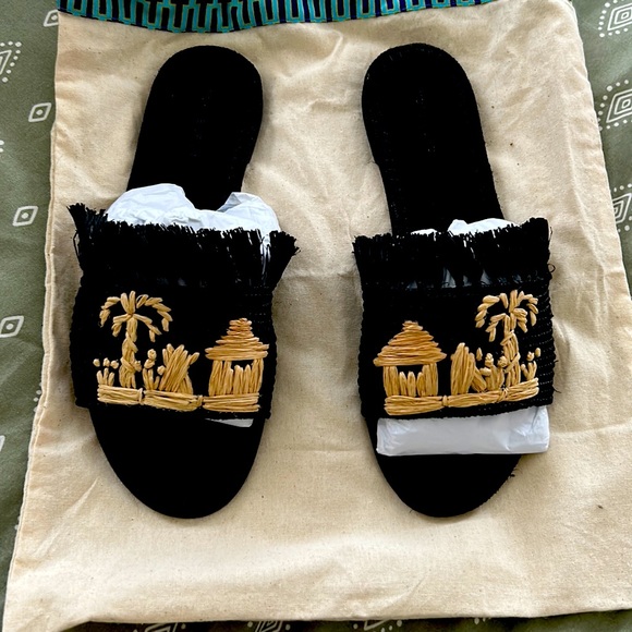 Tory Burch Shoes - Adorable Tory slides!